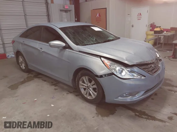 ✅ 2013 Hyundai Sonata GLS • VIN: 5NPEB4AC1DH693010 • Лот: 43701758. Опубліковано раніше на IAAI з пробігом 130 365 миль. Безкоштовний доступ до архіву аукціонних продажів зі США та докладний звіт про історію автомобіля на DreamBid. Зображення 1.