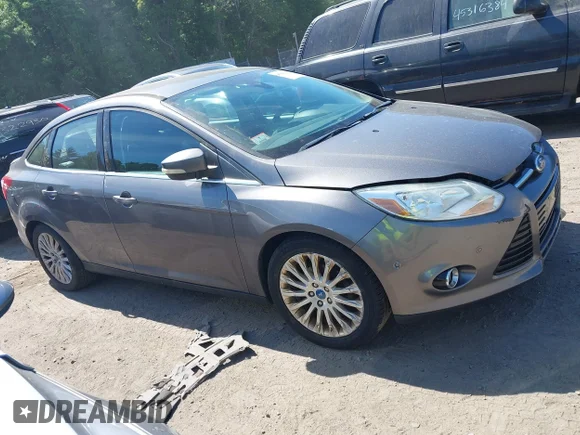 ✅ 2012 Ford Focus Titanium • VIN: 1FAHP3J23CL182267 • Лот: 45300482. Опубликован ранее на IAAI с пробегом 223 917 миль. Бесплатный доступ к архиву аукционных продаж из США и подробный отчёт об истории автомобиля на DreamBid. Изображение 1.