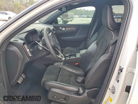 ✅ 2021 Volvo XC40 R-Design • VIN: YV4162UM0M2613299 • Lot: 78178845. Wystawiony na Copart z przebiegiem 45 863 mil. Bezpłatny archiwum sprzedaży aukcyjnych z USA i szczegółowy raport historii pojazdu na DreamBid. Zdjęcie 7.