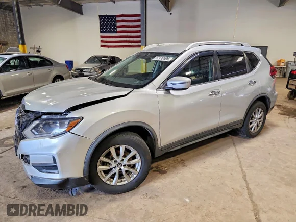 ✅ 2018 Nissan Rogue SV • VIN: KNMAT2MV8JP528892 • Lot: 57932696. Wystawiony na Copart z przebiegiem 172 923 mil. Bezpłatny archiwum sprzedaży aukcyjnych z USA i szczegółowy raport historii pojazdu na DreamBid. Zdjęcie 1.