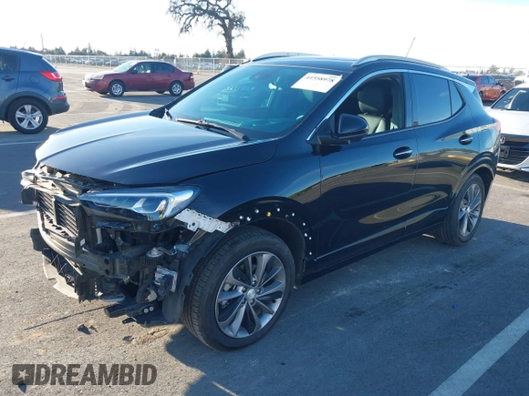 ✅ 2022 Buick Encore GX Essence • VIN: KL4MMGSL5NB035550 • Lot: 41558978. Wystawiony na IAAI z przebiegiem 27 724 mil. Bezpłatny archiwum sprzedaży aukcyjnych z USA i szczegółowy raport historii pojazdu na DreamBid. Zdjęcie 2.