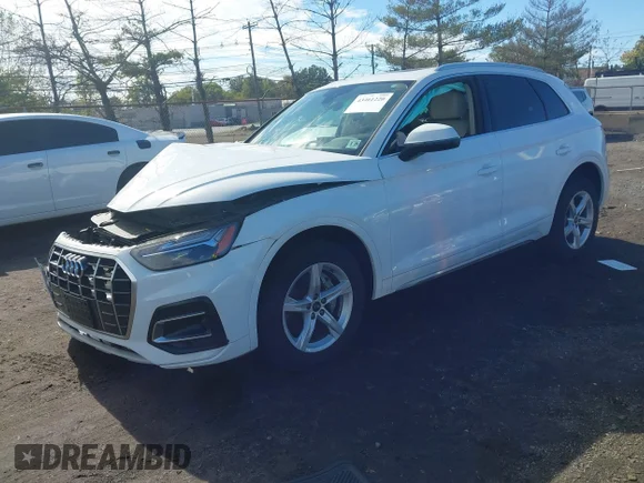 ✅ 2024 Audi Q5 Premium • VIN: WA1ABAFY1R2055747 • Lot: 43461220. Wystawiony na IAAI z przebiegiem 11 477 mil. Bezpłatny archiwum sprzedaży aukcyjnych z USA i szczegółowy raport historii pojazdu na DreamBid. Zdjęcie 2.