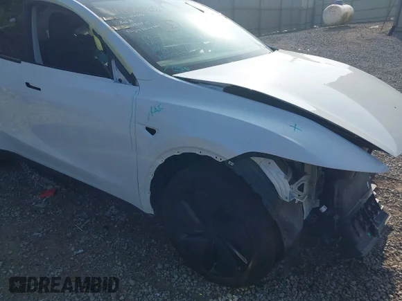 ✅ 2026 Tesla Model Y Long Range Launch Series • VIN: 7SAYGDEE1TF422409 • Lot: 45514099. Wystawiony na IAAI z przebiegiem 5 409 mil. Bezpłatny archiwum sprzedaży aukcyjnych z USA i szczegółowy raport historii pojazdu na DreamBid. Zdjęcie 6.