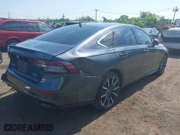 ✅ 2025 Honda Accord Touring • VIN: 1HGCY2F88SA004052 • Lot: 42663256. Wystawiony na IAAI z przebiegiem 59 428 mil. Bezpłatny archiwum sprzedaży aukcyjnych z USA i szczegółowy raport historii pojazdu na DreamBid. Zdjęcie 4.
