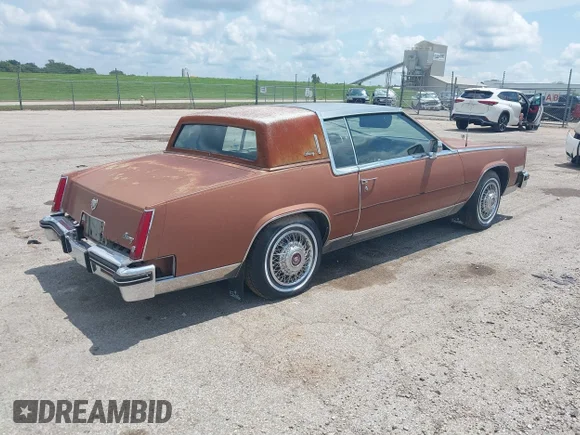 ✅ 1984 Cadillac Eldorado • VIN: 1G6AL5782EE653981 • Lot: 42796923. Wystawiony na IAAI z przebiegiem 127 083 mil. Bezpłatny archiwum sprzedaży aukcyjnych z USA i szczegółowy raport historii pojazdu na DreamBid. Zdjęcie 4.