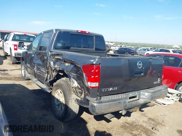 ✅ 2006 Nissan Titan LE • VIN: 1N6BA07B66N530799 • Lot: 43452297. Wystawiony na IAAI z przebiegiem 236 705 mil. Bezpłatny archiwum sprzedaży aukcyjnych z USA i szczegółowy raport historii pojazdu na DreamBid. Zdjęcie 3.