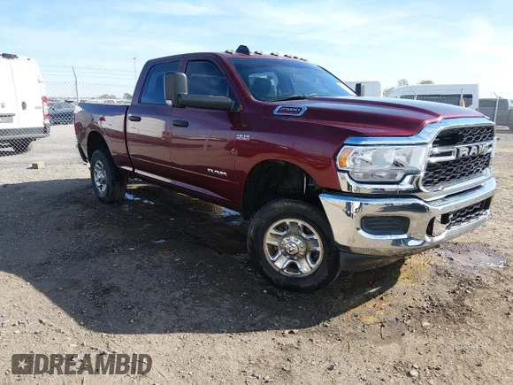 ✅ 2021 Ram 2500 Tradesman • VIN: 3C6UR5CJ9MG697959 • Лот: 44673248. Опубліковано раніше на IAAI з пробігом 170 392 миль. Безкоштовний доступ до архіву аукціонних продажів зі США та докладний звіт про історію автомобіля на DreamBid. Зображення 1.