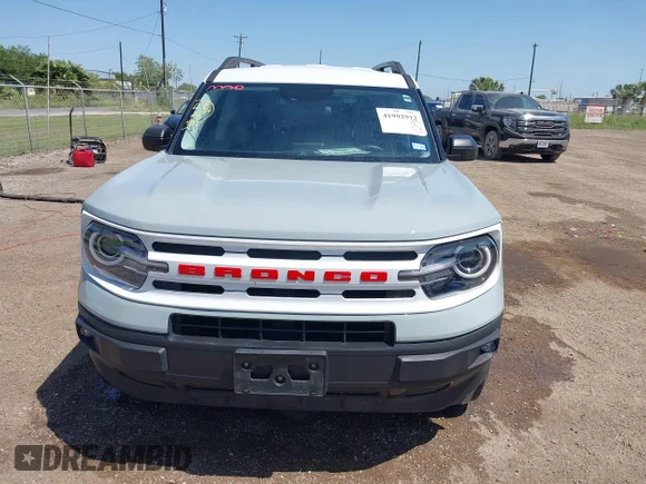 ✅ 2023 Ford Bronco Sport Heritage • VIN: 3FMCR9G60PRD88788 • Lot: 41992912. Wystawiony na IAAI z przebiegiem 30 107 mil. Bezpłatny archiwum sprzedaży aukcyjnych z USA i szczegółowy raport historii pojazdu na DreamBid. Zdjęcie 6.