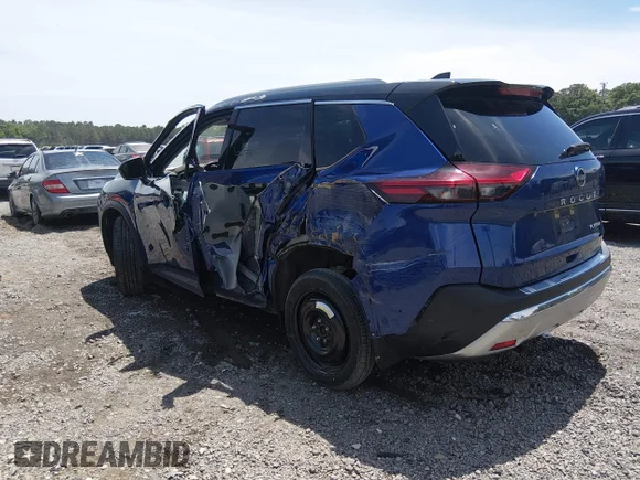 ✅ 2022 Nissan Rogue Platinum • VIN: JN8BT3DC9NW120491 • Lot: 45033065. Wystawiony na IAAI z przebiegiem 25 394 mil. Bezpłatny archiwum sprzedaży aukcyjnych z USA i szczegółowy raport historii pojazdu na DreamBid. Zdjęcie 3.