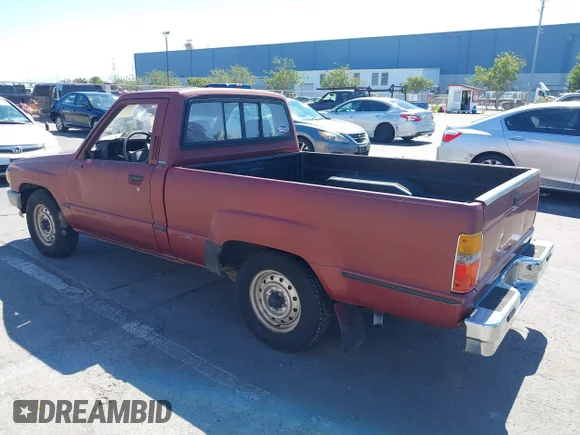 ✅ 1988 Toyota Pickup • VIN: JT4RN50A6J5133493 • Lot: 40299081. Wystawiony na IAAI z przebiegiem 105 705 mil. Bezpłatny archiwum sprzedaży aukcyjnych z USA i szczegółowy raport historii pojazdu na DreamBid. Zdjęcie 3.