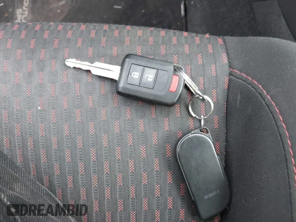 ✅ 2018 Mitsubishi Outlander ES • VIN: JA4AR3AU5JU003588 • Lot: 43721534. Wystawiony na IAAI z przebiegiem 74 759 mil. Bezpłatny archiwum sprzedaży aukcyjnych z USA i szczegółowy raport historii pojazdu na DreamBid. Zdjęcie 11.