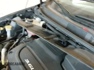 ✅ 2017 Chrysler Pacifica Touring L • VIN: 2C4RC1BG0HR510851 • Лот: 42933242. Опубликован ранее на IAAI с пробегом 170 345 миль. Бесплатный доступ к архиву аукционных продаж из США и подробный отчёт об истории автомобиля на DreamBid. Изображение 19.