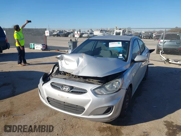 ✅ 2013 Hyundai Accent GLS • VIN: KMHCT4AE6DU535222 • Lot: 44032548. Wystawiony na IAAI z przebiegiem 176 980 mil. Bezpłatny archiwum sprzedaży aukcyjnych z USA i szczegółowy raport historii pojazdu na DreamBid. Zdjęcie 2.