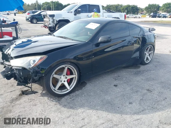 ✅ 2013 Hyundai Genesis Coupe Track • VIN: KMHHU6KJ1DU104166 • Lot: 43817871. Wystawiony na IAAI z przebiegiem 105 395 mil. Bezpłatny archiwum sprzedaży aukcyjnych z USA i szczegółowy raport historii pojazdu na DreamBid. Zdjęcie 2.