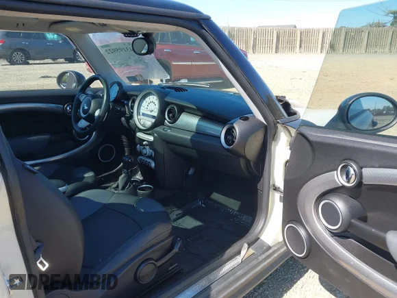 ✅ 2007 MINI Hardtop S • VIN: WMWMF73557TL92267 • Лот: 43195922. Опубликован ранее на IAAI с пробегом Не указан. Бесплатный доступ к архиву аукционных продаж из США и подробный отчёт об истории автомобиля на DreamBid. Изображение 5.