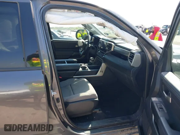 ✅ 2023 Toyota Tundra SR5 • VIN: 5TFLA5DB9PX118374 • Lot: 44694632. Wystawiony na IAAI z przebiegiem 72 096 mil. Bezpłatny archiwum sprzedaży aukcyjnych z USA i szczegółowy raport historii pojazdu na DreamBid. Zdjęcie 5.