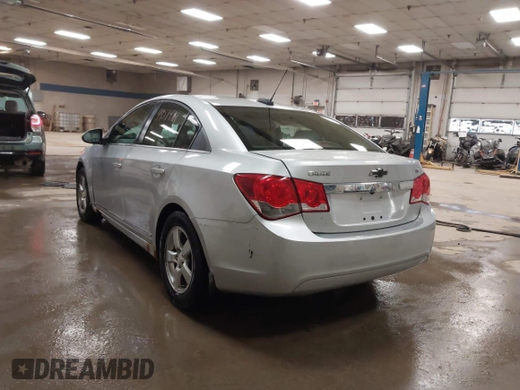 ✅ 2016 Chevrolet Cruze LT • VIN: 1G1PE5SBXG7118949 • Lot: 44574761. Wystawiony na IAAI z przebiegiem 136 454 mil. Bezpłatny archiwum sprzedaży aukcyjnych z USA i szczegółowy raport historii pojazdu na DreamBid. Zdjęcie 3.