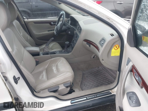 ✅ 2001 Volvo V70 • VIN: YV1SW61N112053312 • Lot: 44004560. Wystawiony na IAAI z przebiegiem 136 102 mil. Bezpłatny archiwum sprzedaży aukcyjnych z USA i szczegółowy raport historii pojazdu na DreamBid. Zdjęcie 5.