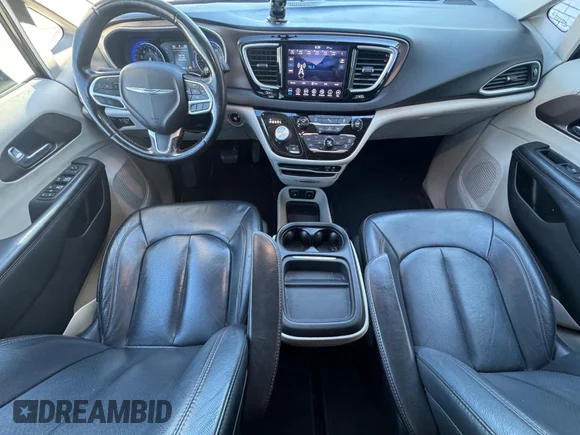✅ 2019 Chrysler Pacifica Touring L • VIN: 2C4RC1BG0KR555280 • Lot: 45404655. Wystawiony na IAAI z przebiegiem 92 093 mil. Bezpłatny archiwum sprzedaży aukcyjnych z USA i szczegółowy raport historii pojazdu na DreamBid. Zdjęcie 11.