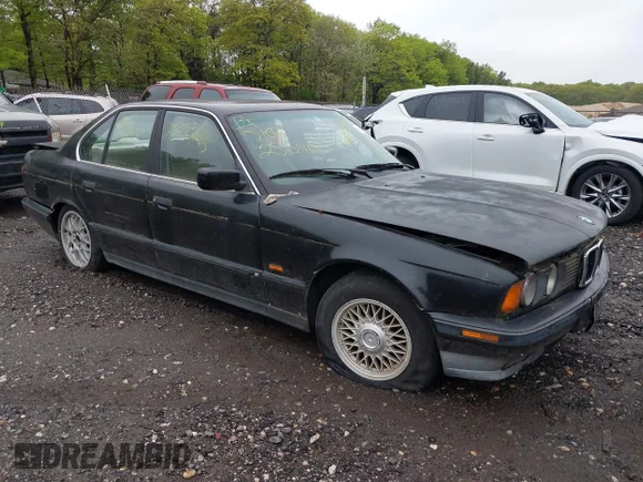 ✅ 1990 BMW 5 Series • VIN: WBAHC2311LBE29991 • Лот: 42138102. Опубликован ранее на IAAI с пробегом Не указан. Бесплатный доступ к архиву аукционных продаж из США и подробный отчёт об истории автомобиля на DreamBid. Изображение 1.