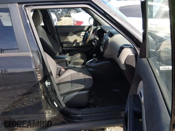 ✅ 2015 Kia Soul • VIN: KNDJN2A21F7125963 • Lot: 44792924. Wystawiony na IAAI z przebiegiem 154 556 mil. Bezpłatny archiwum sprzedaży aukcyjnych z USA i szczegółowy raport historii pojazdu na DreamBid. Zdjęcie 5.