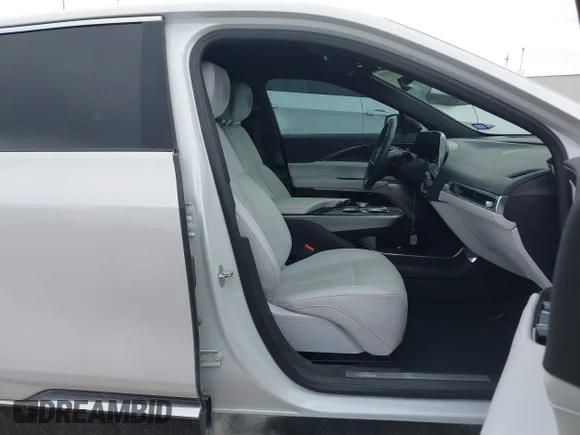 ✅ 2024 Cadillac LYRIQ Luxury • VIN: 1GYKPRRK8RZ137896 • Lot: 44892155. Wystawiony na IAAI z przebiegiem 35 139 mil. Bezpłatny archiwum sprzedaży aukcyjnych z USA i szczegółowy raport historii pojazdu na DreamBid. Zdjęcie 5.