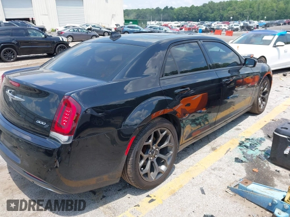 ✅ 2017 Chrysler 300 S • VIN: 2C3CCABG3HH647251 • Lot: 42615530. Wystawiony na IAAI z przebiegiem 162 000 mil. Bezpłatny archiwum sprzedaży aukcyjnych z USA i szczegółowy raport historii pojazdu na DreamBid. Zdjęcie 4.