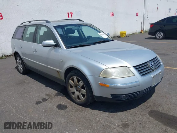 ✅ 2002 Volkswagen Passat GLX • VIN: WVWYH63B22E251202 • Лот: 42576648. Опубликован ранее на IAAI с пробегом 171 444 миль. Бесплатный доступ к архиву аукционных продаж из США и подробный отчёт об истории автомобиля на DreamBid. Изображение 1.