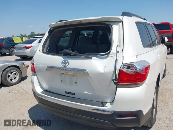 ✅ 2013 Toyota Highlander Plus • VIN: 5TDZA3EH2DS041690 • Lot: 45499539. Wystawiony na IAAI z przebiegiem 135 522 mil. Bezpłatny archiwum sprzedaży aukcyjnych z USA i szczegółowy raport historii pojazdu na DreamBid. Zdjęcie 6.