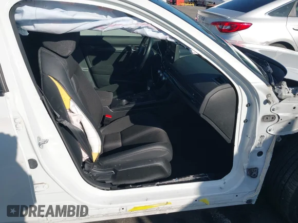 ✅ 2024 Honda Civic Sport • VIN: 19XFL2H86RE016795 • Lot: 43818325. Wystawiony na IAAI z przebiegiem 16 464 mil. Bezpłatny archiwum sprzedaży aukcyjnych z USA i szczegółowy raport historii pojazdu na DreamBid. Zdjęcie 5.