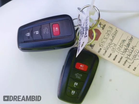 ✅ 2022 Toyota Highlander XLE • VIN: 5TDGZRBH6NS593914 • Lot: 44801369. Wystawiony na IAAI z przebiegiem 64 351 mil. Bezpłatny archiwum sprzedaży aukcyjnych z USA i szczegółowy raport historii pojazdu na DreamBid. Zdjęcie 11.