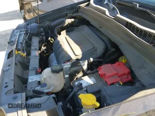 ✅ 2018 Jeep Renegade Latitude • VIN: ZACCJBBBXJPJ43843 • Lot: 42848075. Wystawiony na IAAI z przebiegiem 76 556 mil. Bezpłatny archiwum sprzedaży aukcyjnych z USA i szczegółowy raport historii pojazdu na DreamBid. Zdjęcie 20.