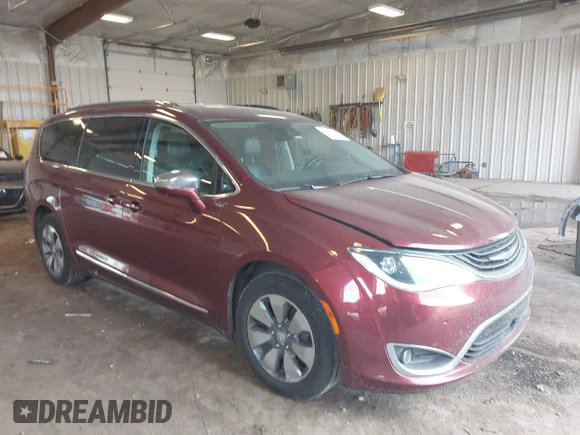 ✅ 2018 Chrysler Pacifica Hybrid Limited • VIN: 2C4RC1N71JR113067 • Лот: 45311748. Опубліковано раніше на IAAI з пробігом 177 301 миль. Безкоштовний доступ до архіву аукціонних продажів зі США та докладний звіт про історію автомобіля на DreamBid. Зображення 1.