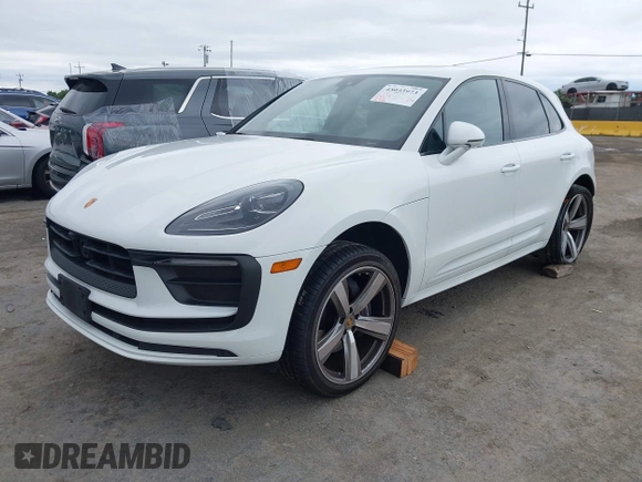 ✅ 2024 Porsche Macan • VIN: WP1AA2A58RLB06861 • Лот: 45033973. Опубліковано раніше на IAAI з пробігом 15 792 миль. Безкоштовний доступ до архіву аукціонних продажів зі США та докладний звіт про історію автомобіля на DreamBid. Зображення 2.