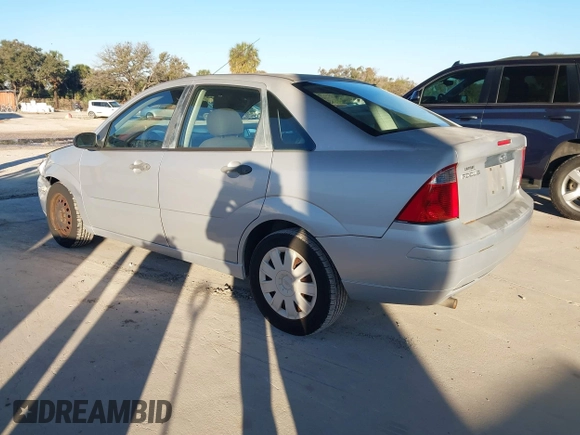 ✅ 2007 Ford Focus S • VIN: 1FAFP34N77W223050 • Lot: 44273578. Wystawiony na IAAI z przebiegiem 77 608 mil. Bezpłatny archiwum sprzedaży aukcyjnych z USA i szczegółowy raport historii pojazdu na DreamBid. Zdjęcie 3.
