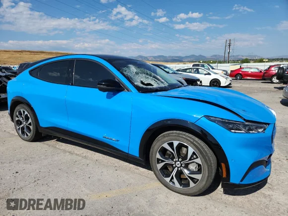 ✅ 2022 Ford Mustang Mach-E Premium • VIN: 3FMTK3SU9NMA24001 • Lot: 70929585. Wystawiony na Copart z przebiegiem 37 905 mil. Bezpłatny archiwum sprzedaży aukcyjnych z USA i szczegółowy raport historii pojazdu na DreamBid. Zdjęcie 4.