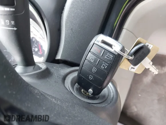 ✅ 2020 Kia Sedona LX • VIN: KNDMB5C16L6660249 • Lot: 44650671. Wystawiony na IAAI z przebiegiem 163 409 mil. Bezpłatny archiwum sprzedaży aukcyjnych z USA i szczegółowy raport historii pojazdu na DreamBid. Zdjęcie 11.