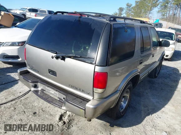 ✅ 2001 Chevrolet Blazer LS • VIN: 1GNCS13W812182556 • Lot: 44200673. Wystawiony na IAAI z przebiegiem Nie podano. Bezpłatny archiwum sprzedaży aukcyjnych z USA i szczegółowy raport historii pojazdu na DreamBid. Zdjęcie 4.