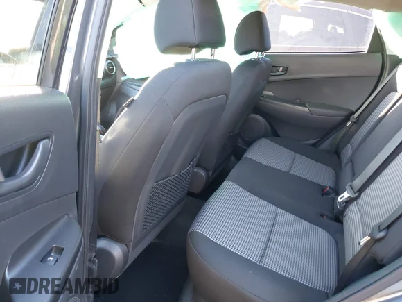 ✅ 2020 Hyundai Kona SEL • VIN: KM8K22AA1LU440727 • Lot: 43945045. Wystawiony na IAAI z przebiegiem 89 826 mil. Bezpłatny archiwum sprzedaży aukcyjnych z USA i szczegółowy raport historii pojazdu na DreamBid. Zdjęcie 8.