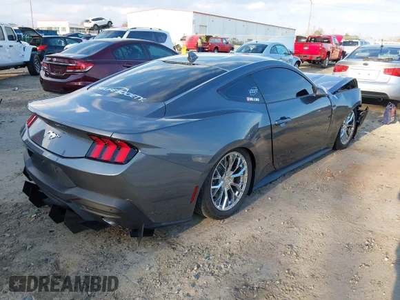 ✅ 2025 Ford Mustang EcoBoost Premium • VIN: 1FA6P8TH7S5120945 • Lot: 43785037. Wystawiony na IAAI z przebiegiem 7 351 mil. Bezpłatny archiwum sprzedaży aukcyjnych z USA i szczegółowy raport historii pojazdu na DreamBid. Zdjęcie 4.