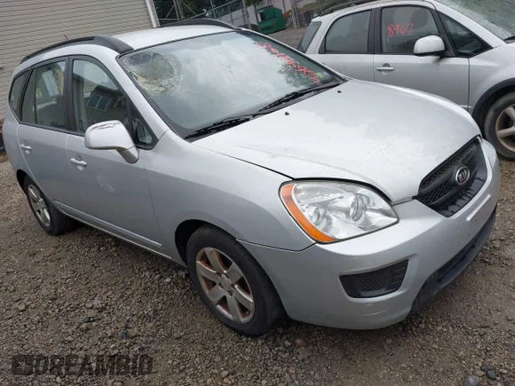 ✅ 2008 Kia Rondo LX • VIN: KNAFG526287137946 • Лот: 42642168. Опубліковано раніше на IAAI з пробігом 81 278 миль. Безкоштовний доступ до архіву аукціонних продажів зі США та докладний звіт про історію автомобіля на DreamBid. Зображення 1.