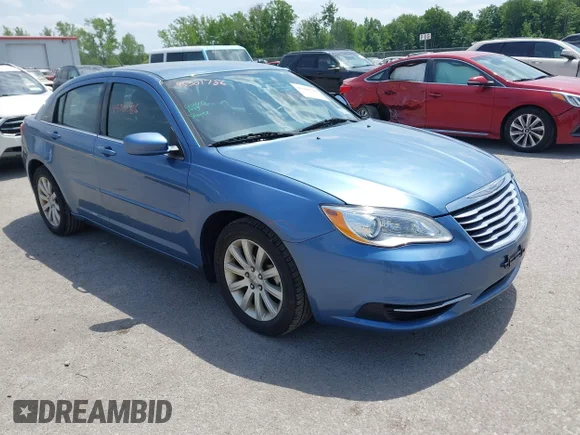 ✅ 2011 Chrysler 200 Touring • VIN: 1C3BC1FG4BN577425 • Lot: 45301786. Wystawiony na IAAI z przebiegiem 76 501 mil. Bezpłatny archiwum sprzedaży aukcyjnych z USA i szczegółowy raport historii pojazdu na DreamBid. Zdjęcie 1.
