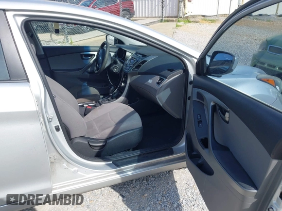 ✅ 2016 Hyundai Elantra SE • VIN: 5NPDH4AE8GH787613 • Лот: 45279663. Опубліковано раніше на IAAI з пробігом 152 729 миль. Безкоштовний доступ до архіву аукціонних продажів зі США та докладний звіт про історію автомобіля на DreamBid. Зображення 5.