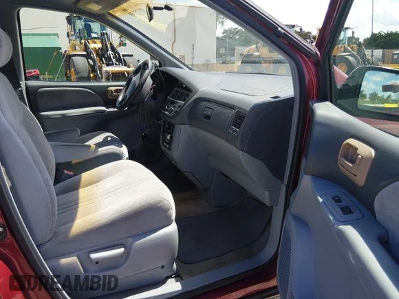 ✅ 2000 Toyota Sienna LE • VIN: 4T3ZF13C8YU197573 • Лот: 45610445. Опубліковано раніше на IAAI з пробігом 73 339 миль. Безкоштовний доступ до архіву аукціонних продажів зі США та докладний звіт про історію автомобіля на DreamBid. Зображення 5.