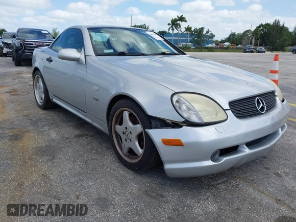 ✅ 1999 Mercedes-Benz SLK 230/320 • VIN: WDBKK47F5XF087291 • Lot: 44910238. Wystawiony na IAAI z przebiegiem 17 906 mil. Bezpłatny archiwum sprzedaży aukcyjnych z USA i szczegółowy raport historii pojazdu na DreamBid. Zdjęcie 6.