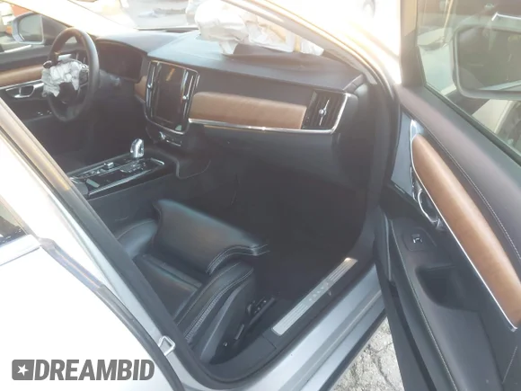✅ 2018 Volvo S90 Inscription • VIN: LVYBC0AL1JP031431 • Лот: 44104708. Опубліковано раніше на IAAI з пробігом 31 672 миль. Безкоштовний доступ до архіву аукціонних продажів зі США та докладний звіт про історію автомобіля на DreamBid. Зображення 5.