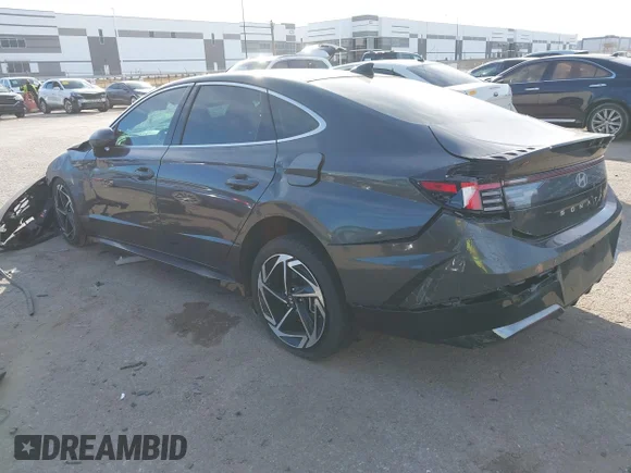 ✅ 2024 Hyundai Sonata SEL • VIN: KMHL14JA3RA381886 • Lot: 43891955. Wystawiony na IAAI z przebiegiem 15 921 mil. Bezpłatny archiwum sprzedaży aukcyjnych z USA i szczegółowy raport historii pojazdu na DreamBid. Zdjęcie 3.
