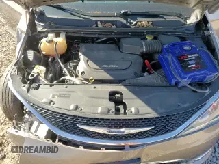 ✅ 2018 Chrysler Pacifica Touring L • VIN: 2C4RC1BG6JR306562 • Lot: 91841865. Listed on Copart with 123,809 mi. Free auction sales archive from the USA and detailed vehicle history report at DreamBid. Image 17.