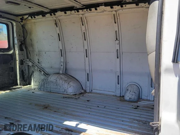 ✅ 2004 GMC Savana Cargo • VIN: 1GTFG15X141125560 • Lot: 66415825. Wystawiony na Copart z przebiegiem 300 551 mil. Bezpłatny archiwum sprzedaży aukcyjnych z USA i szczegółowy raport historii pojazdu na DreamBid. Zdjęcie 6.