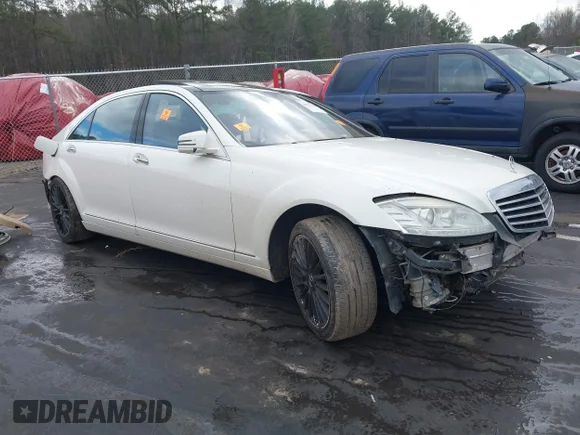 ✅ 2013 Mercedes-Benz S 550 • VIN: WDDNG9EB6DA496332 • Lot: 44016215. Wystawiony na IAAI z przebiegiem 164 234 mil. Bezpłatny archiwum sprzedaży aukcyjnych z USA i szczegółowy raport historii pojazdu na DreamBid. Zdjęcie 1.
